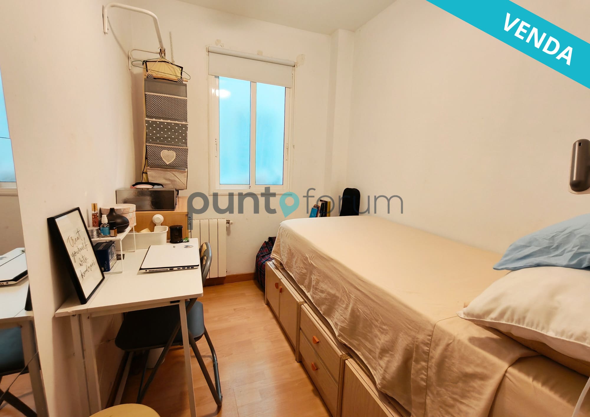 Piso luminoso con balcón en venta en Rambla Prim – ¡Listo para entrar a vivir!