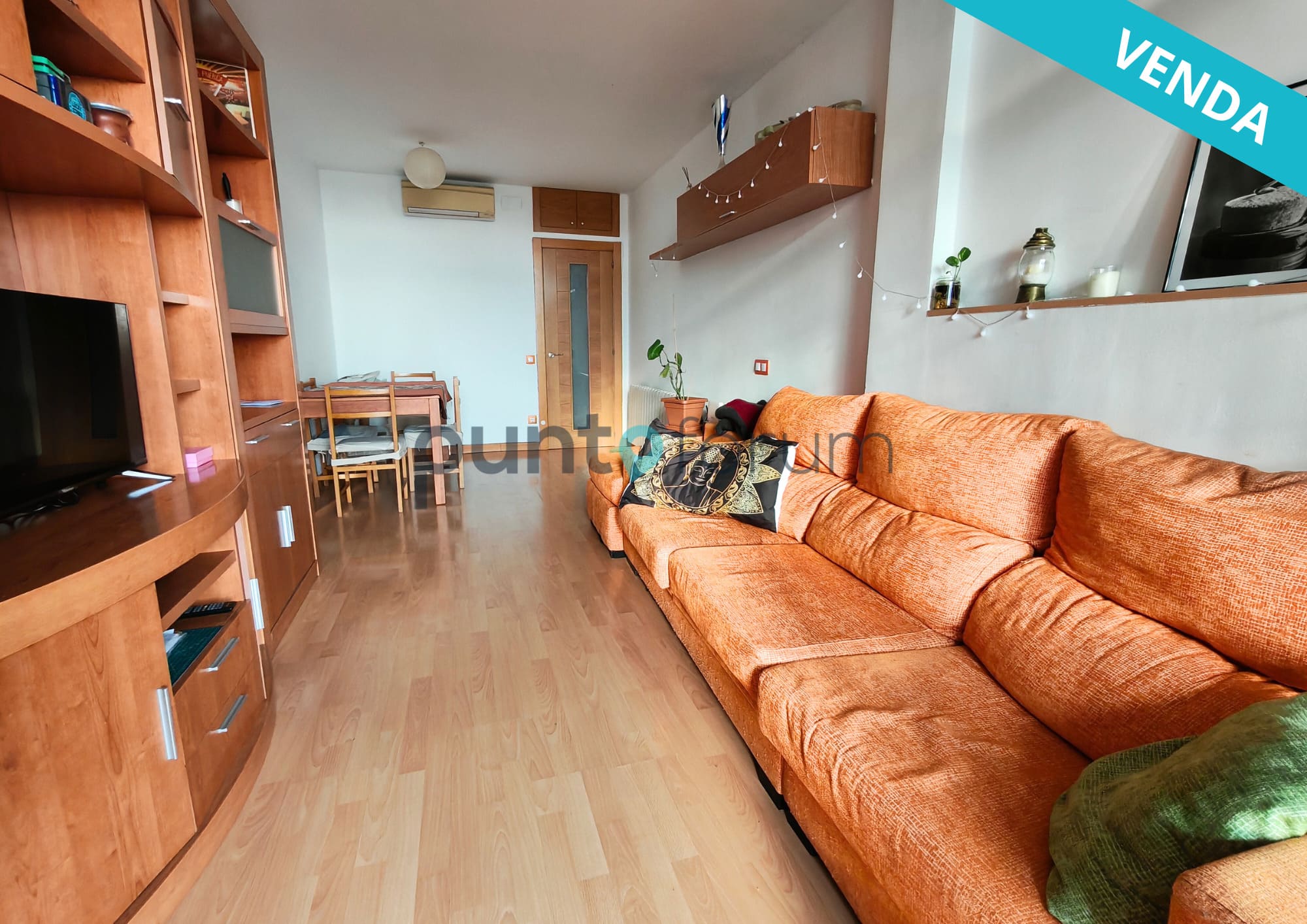 Piso luminoso con balcón en venta en Rambla Prim – ¡Listo para entrar a vivir!