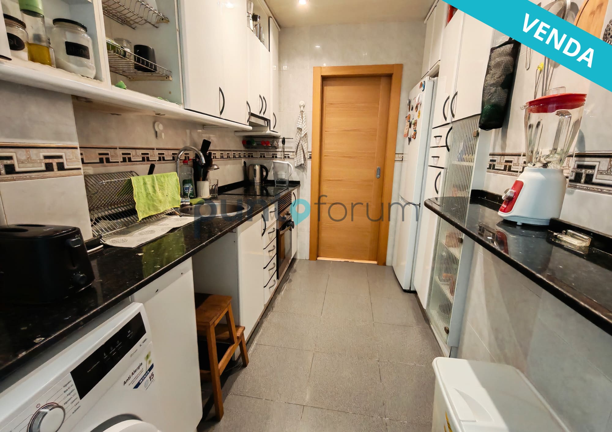 Piso luminoso con balcón en venta en Rambla Prim – ¡Listo para entrar a vivir!