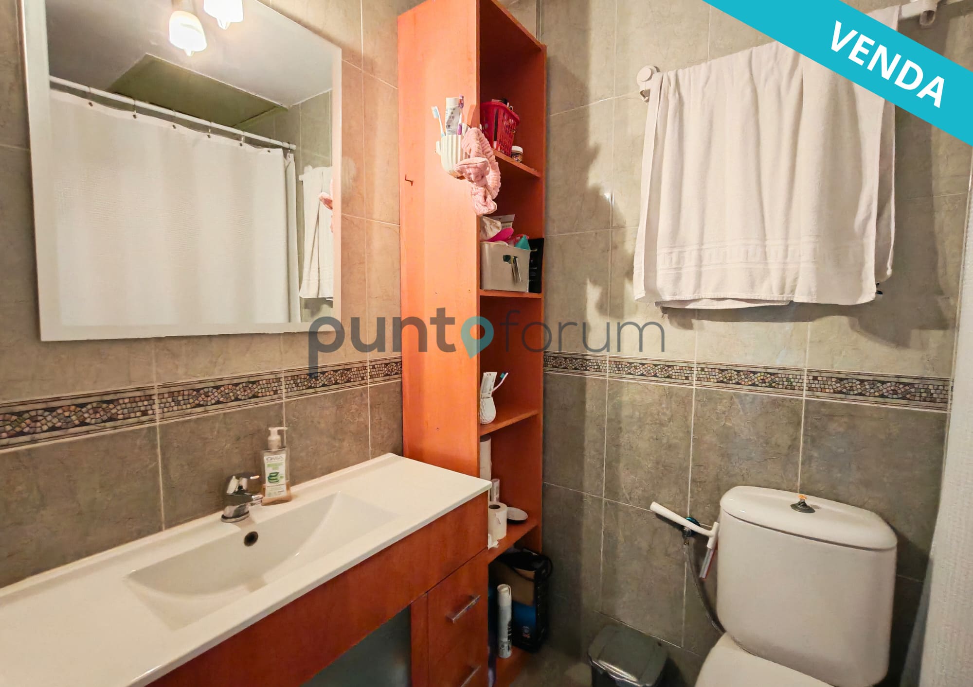 Piso luminoso con balcón en venta en Rambla Prim – ¡Listo para entrar a vivir!