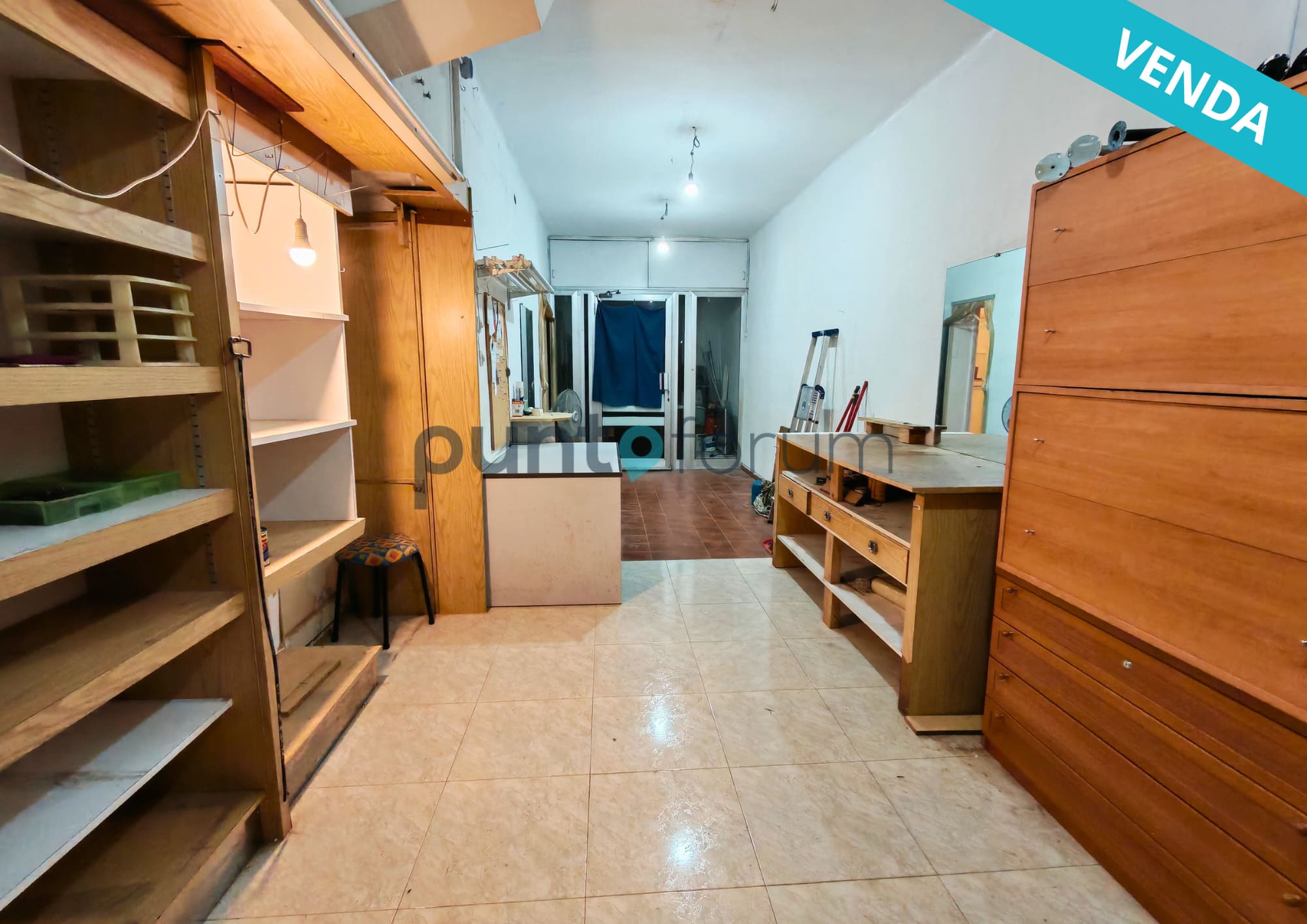 Oportunidad de inversión en Calle Maresme: Piso de 60 m² en planta baja, en una finca de los años sesenta con ascensor. Gran potencial de revalorización!