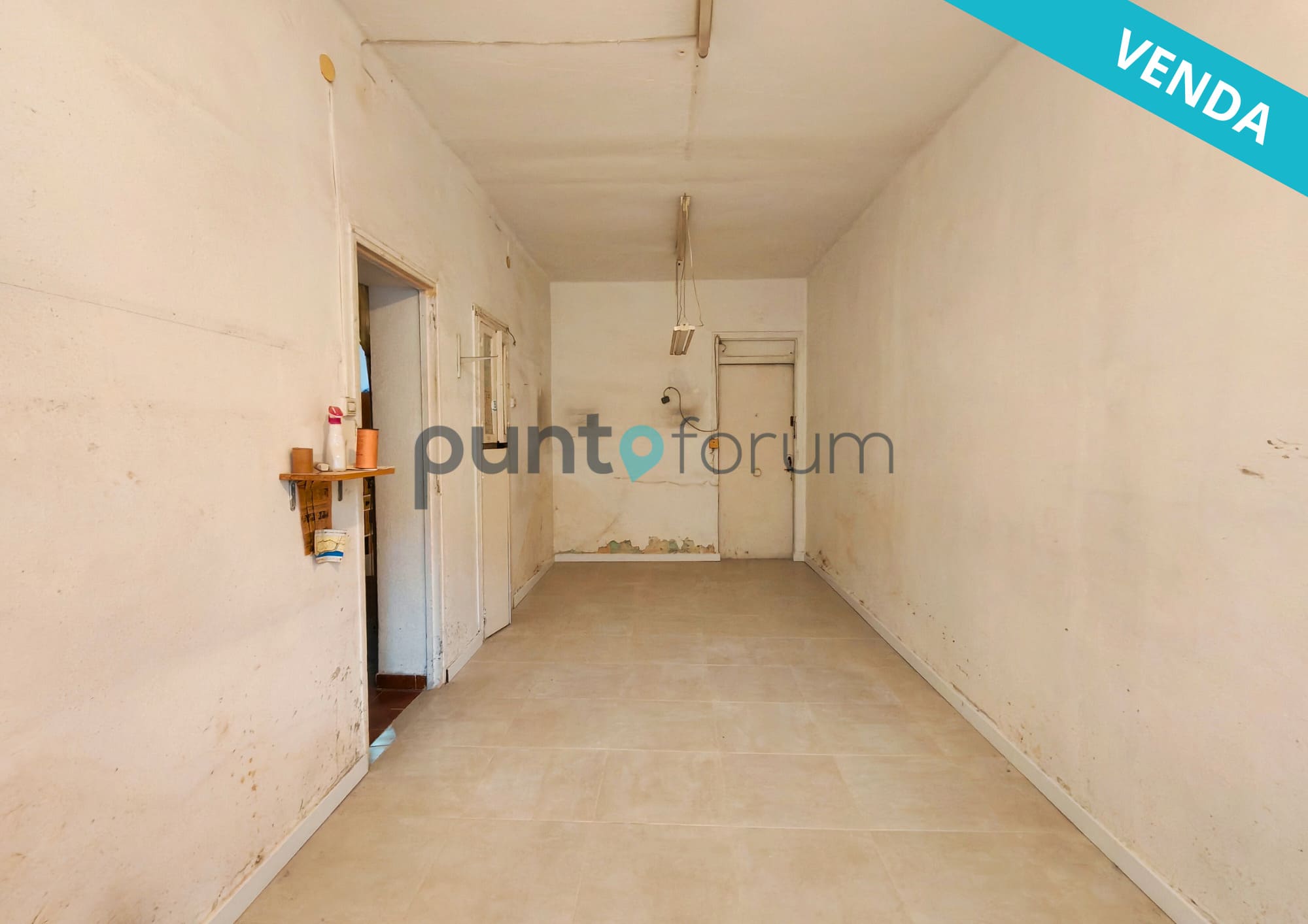 Oportunidad de inversión en Calle Maresme: Piso de 60 m² en planta baja, en una finca de los años sesenta con ascensor. Gran potencial de revalorización!