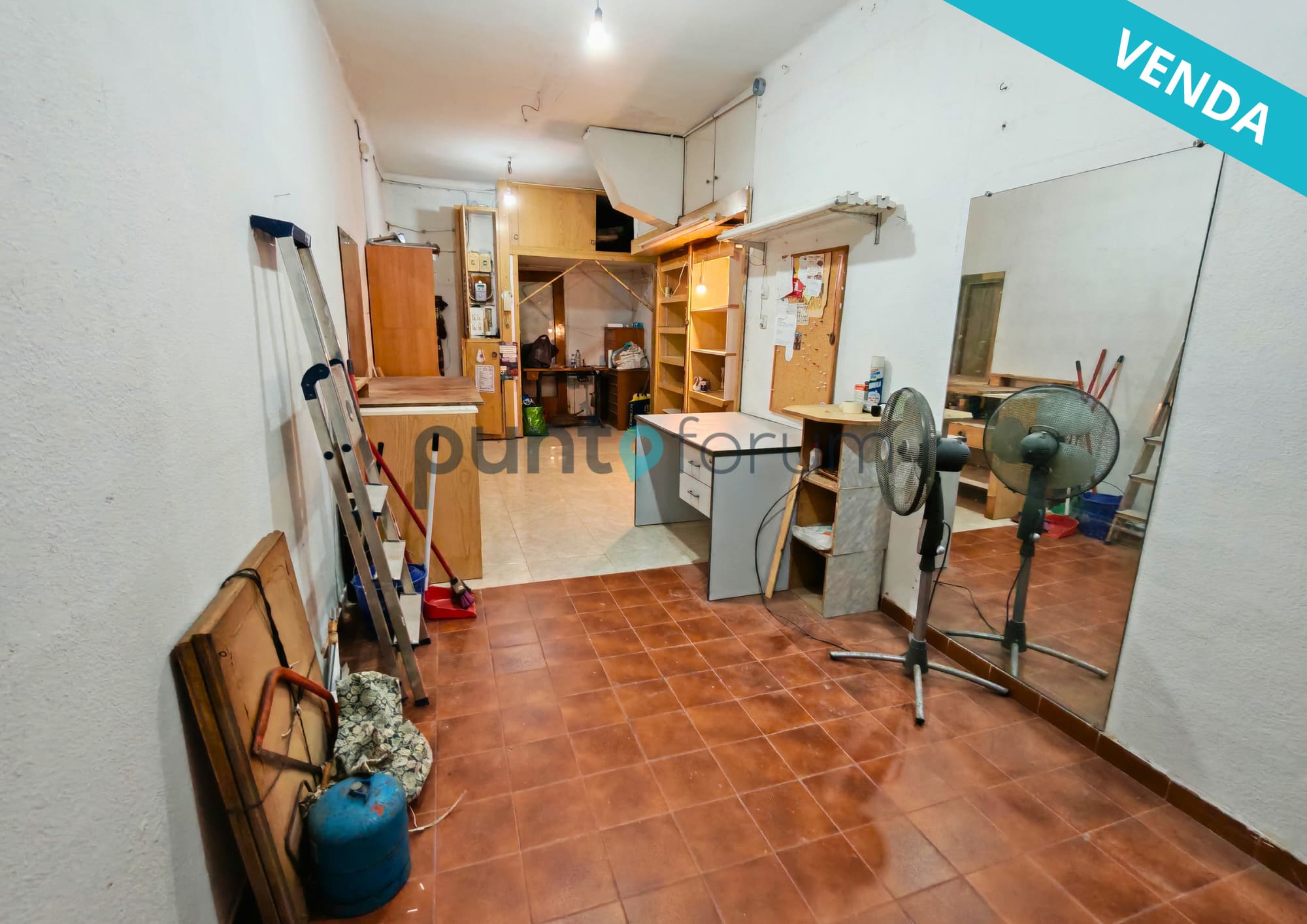 Oportunidad de inversión en Calle Maresme: Piso de 60 m² en planta baja, en una finca de los años sesenta con ascensor. Gran potencial de revalorización!